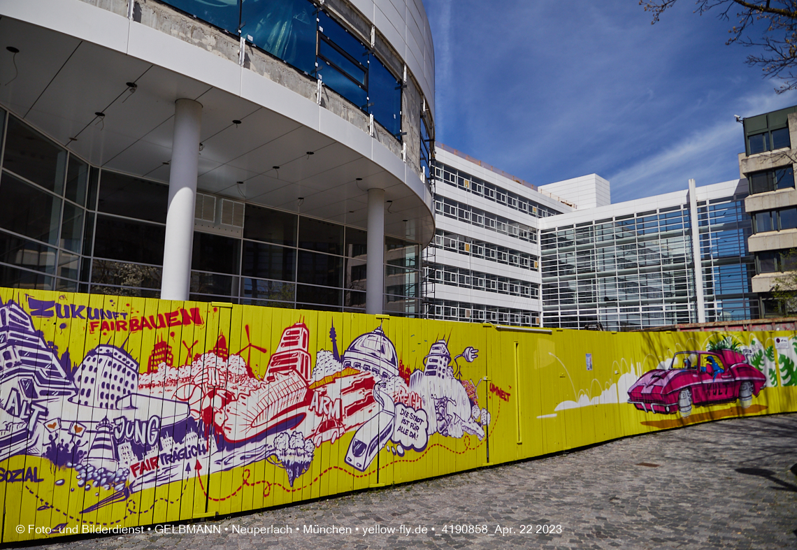 22.04.2023 - Baustelle auf der ehemaligen Allianz-Versicherung in Neuperlach